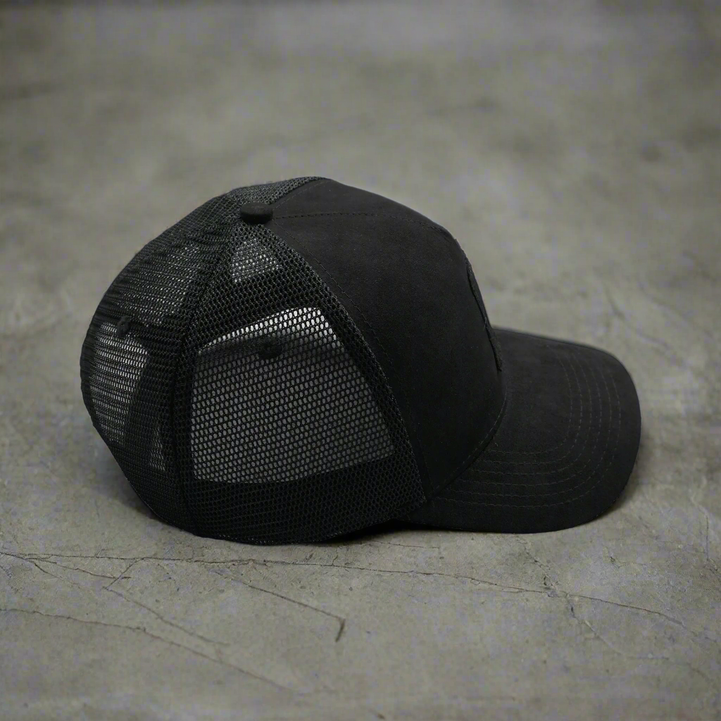 Ø SUEDE TRUCKER HAT